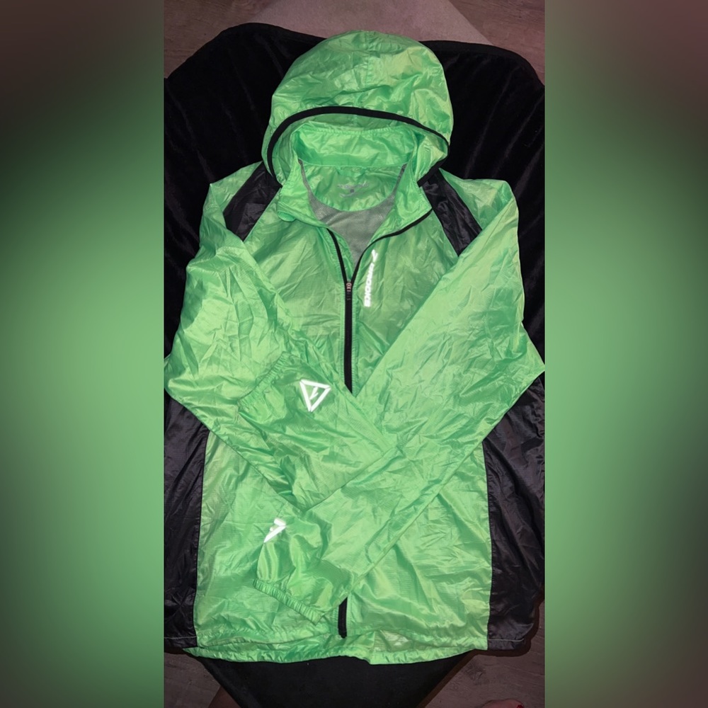 Brooks womens wind breaker